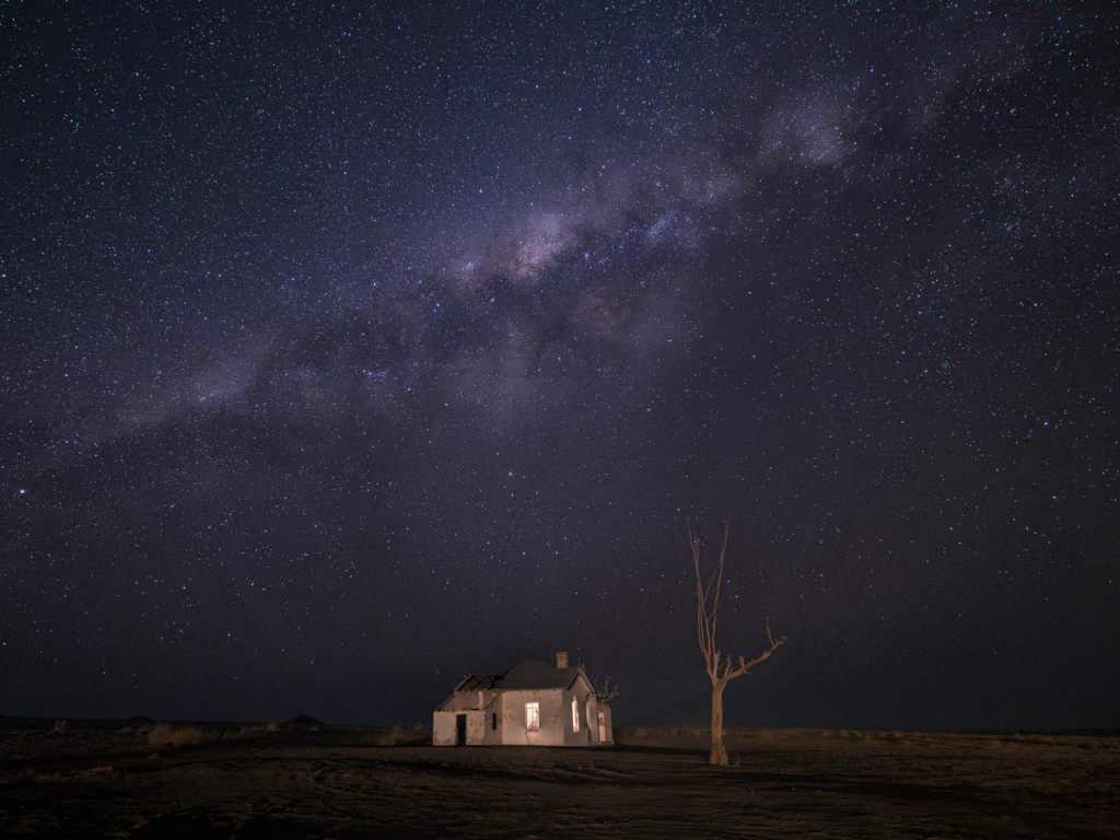 Ökenlandskap, stjärnhimlar och spännande djurliv - Namibia. Fotoresa med Wild Nature fotoresor. Foto: Henrik Karlsson
Oryx, Quiver tree, Milky Way, star trail, star photography, vintergatan, photo tour